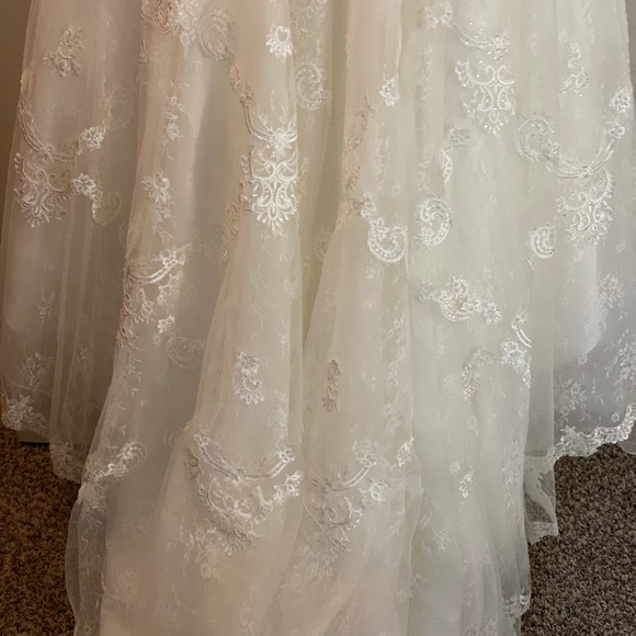 Wedding dress and reception dress. - Picture 4 of 4